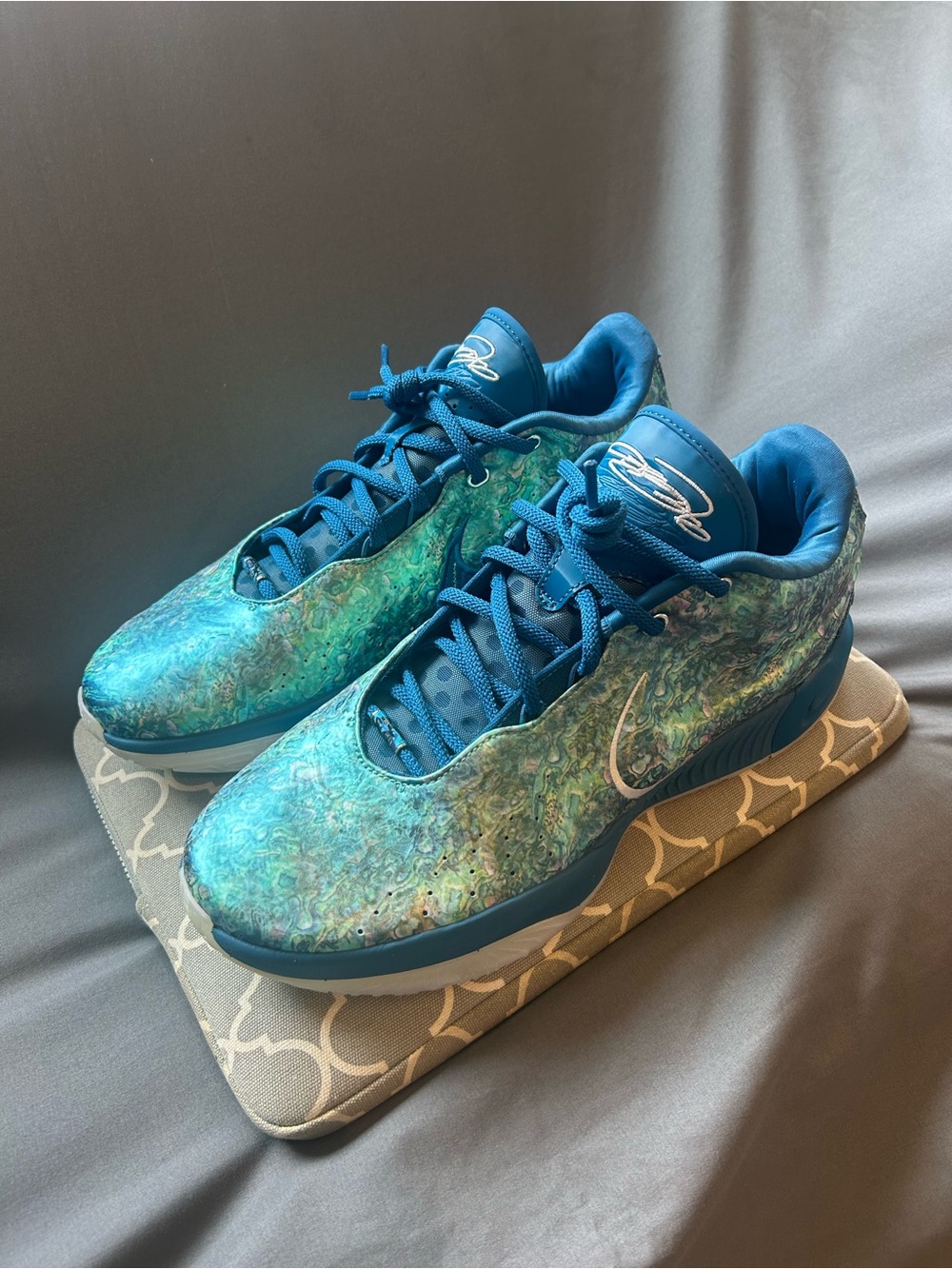 Nike LeBron 21
“Abalone” (LIKE NEW)